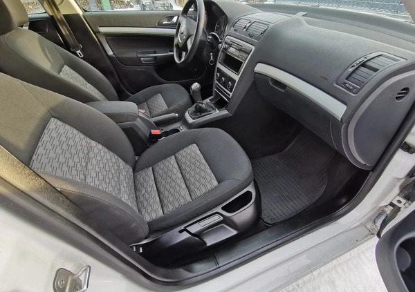 Skoda Octavia cena 23600 przebieg: 260262, rok produkcji 2011 z Żuromin małe 326